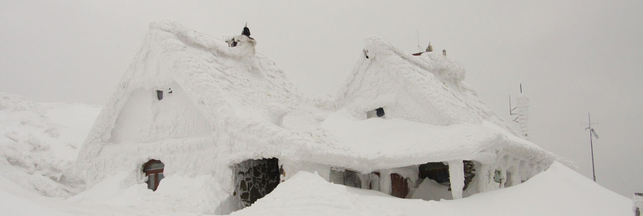 Schneelast auf Dächer: Wieviel Schnee kann ein Dach tragen